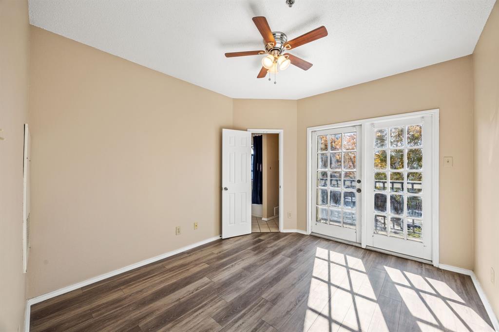 Lovers Lane Condos Ph 01 04 - Residential