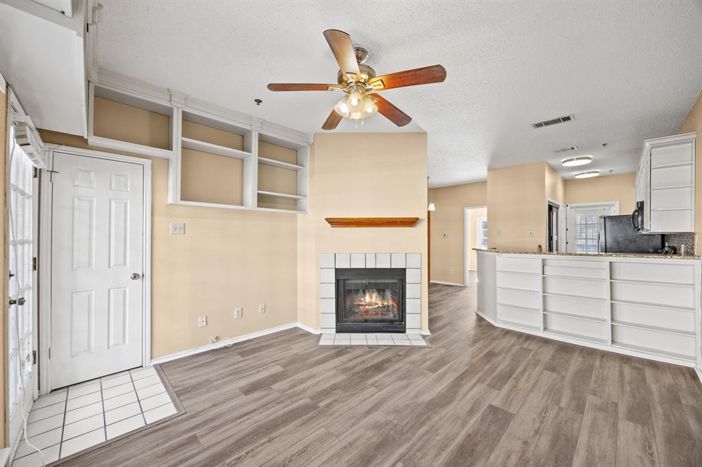 Lovers Lane Condos Ph 01 04 - Residential