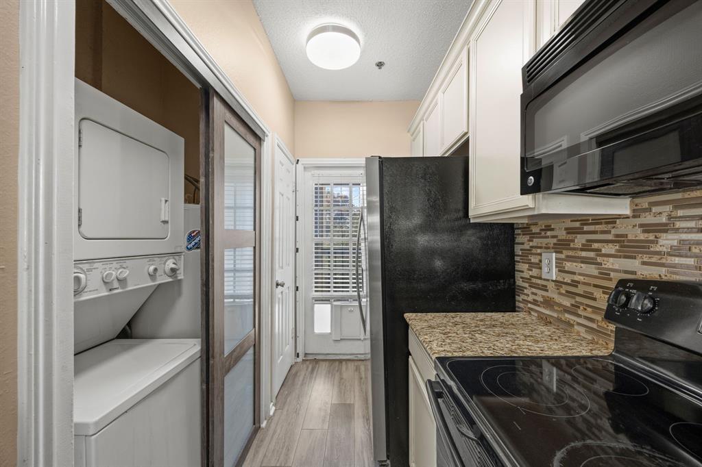 Lovers Lane Condos Ph 01 04 - Residential