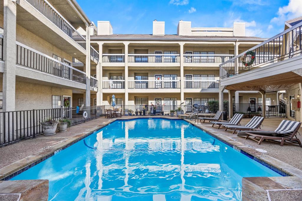 Lovers Lane Condos Ph 01 04 - Residential