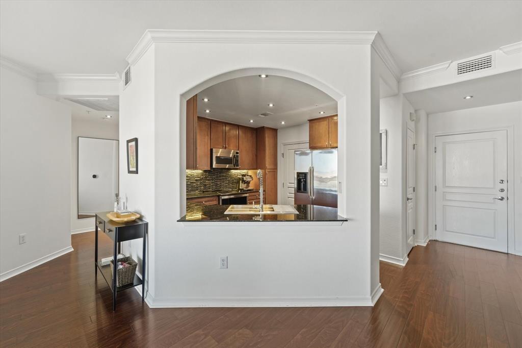 330 Las Colinas Boulevard E 906