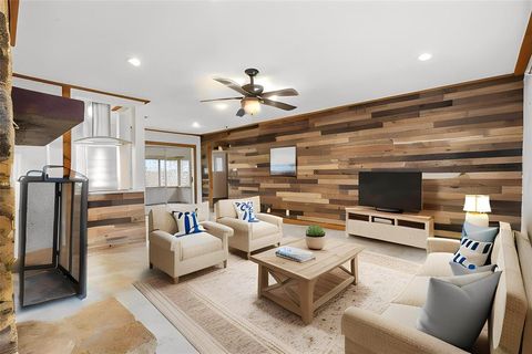 1009 Mustang Trail Granbury TX 76049