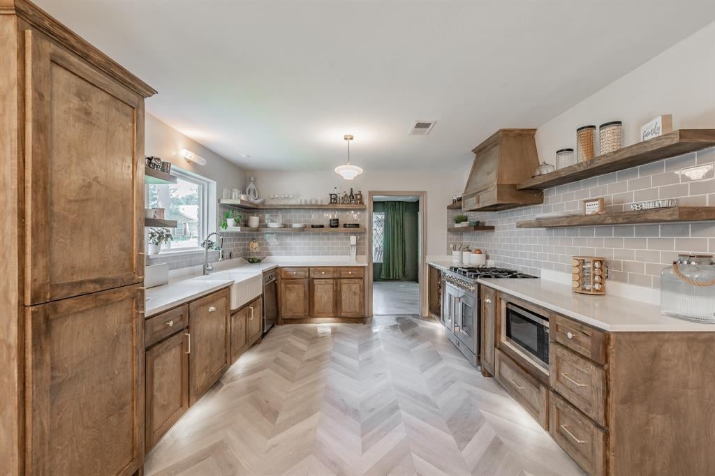 2211 Midhurst Drive