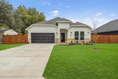 Photo of 732 Old London Lane, Mesquite, TX 75149 (MLS # 21402657)