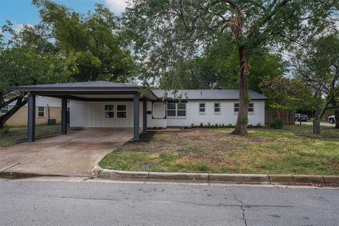 217 Palomino Drive Saginaw TX 76179