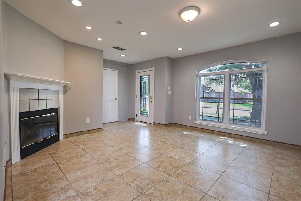 Photo of 815 Valleycreek Road, Mesquite, TX 75181 (MLS # 21116942)