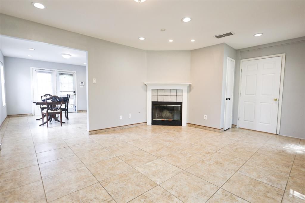 Photo of 815 Valleycreek Road, Mesquite, TX 75181 (MLS # 21116942)