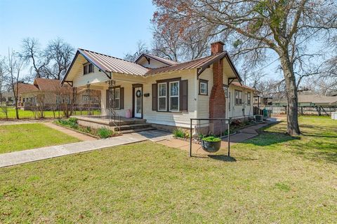 Tiny photo for 724 S Texas Street, De Leon, TX 76444 (MLS # 21210214)