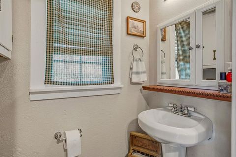 Tiny photo for 724 S Texas Street, De Leon, TX 76444 (MLS # 21210214)