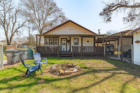 Tiny photo for 724 S Texas Street, De Leon, TX 76444 (MLS # 21210214)