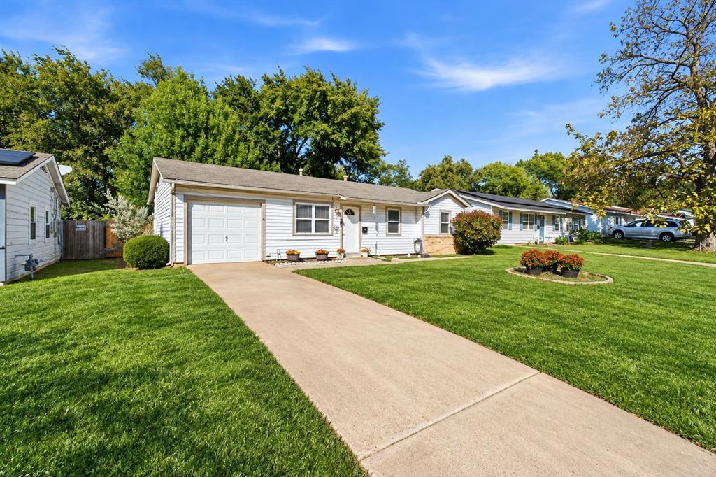 Photo of 1903 Friar Tuck Drive, Arlington, TX 76013 (MLS # 21421184)