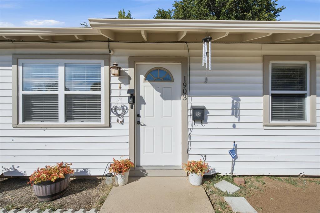 Photo of 1903 Friar Tuck Drive, Arlington, TX 76013 (MLS # 21421184)