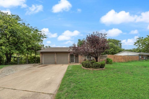 Photo of 117 Myrtle Court, Hurst, TX 76053 (MLS # 21336958)