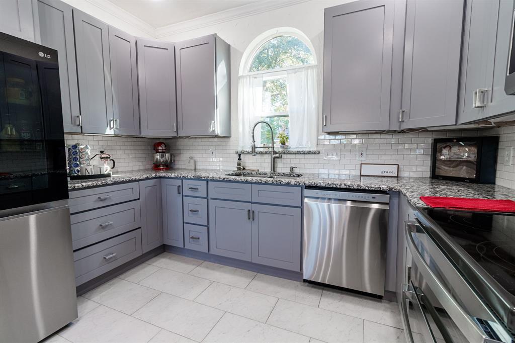 Lakeway Crossing - Residential