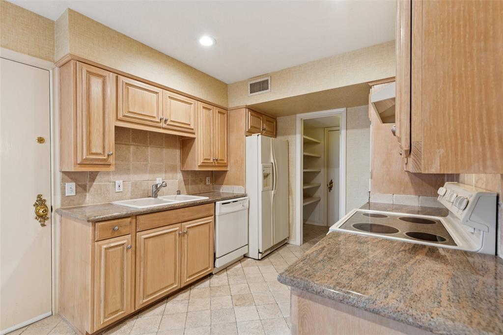 Park Carillon Condo - Residential