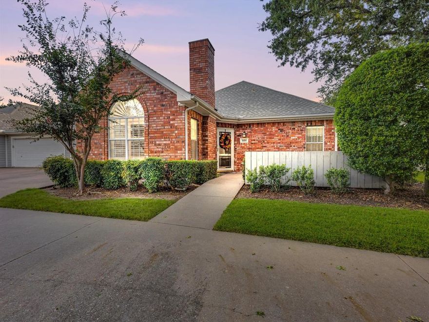 Welcome to this charming single-story condo offering 2 spacious bedrooms, 2 full baths, and a desirable open floor plan. Built in 1998 and thoughtfully updated, this home features hardwood floors throughout the main living, dining, and kitchen areas, plus a cozy gas-log fireplace.
The kitchen is a standout with highly rated stainless steel appliances including a glass stove top, under-counter microwave, convection oven, warming drawer, and refrigerator. Enjoy abundant cabinetry with pull-outs, a large pantry, under-cabinet lighting, and a lit display cabinet.
The primary suite includes a generous walk-in closet with built-ins and a private ensuite bath. The second bedroom and full bath provide excellent flexibility for guests or a home office. Additional highlights include a large private patio, solar screens, and a 2-car garage with extra storage space.
Located in a well-maintained, active condo community with resort-style amenities: a sparkling pool, clubhouse, weight room, small library, and a charming gazebo overlooking west Fort Worth. The pristine grounds and strong sense of community make this a truly special place to call home.