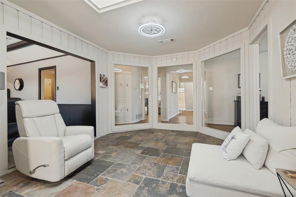 7414 Windmill Lane