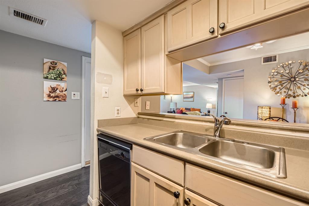 Woodhaven Twnhs Rev - Residential