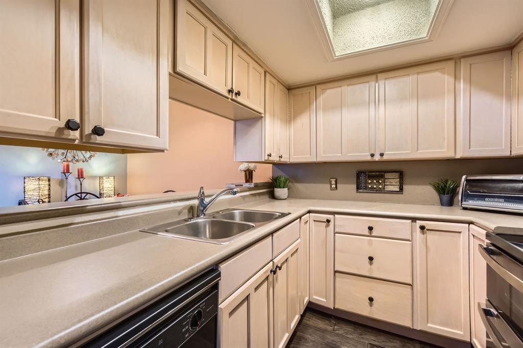 Woodhaven Twnhs Rev - Residential