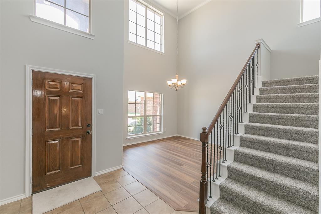 725 Middleglen Court