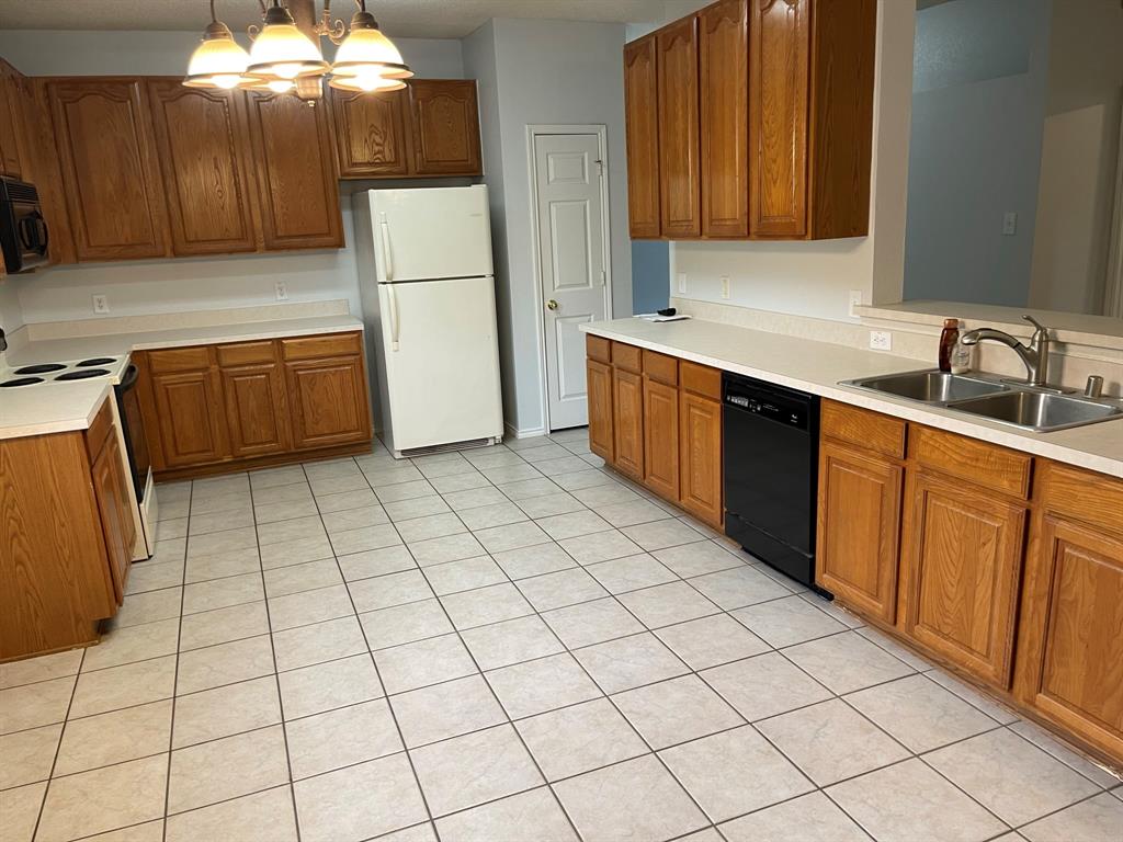 Meadows Of Roanoke Ph I - Residential Lease