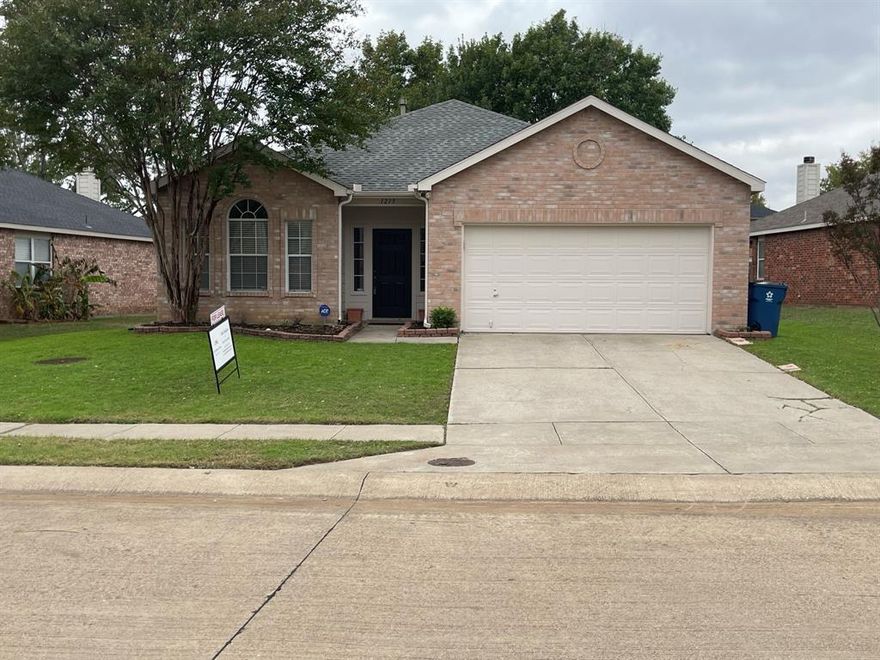 New paint and carpet. Ranch style home in Roanoke move in ready. 4 bedroom and 2 baths with ceramic tile and ceiling fans in in all bedrooms. Other features include master bath with tub and shower and walk in closet, nice covered deck in back yard, wood burning fire palace in the family room plus many other upgrades. Pets are negotiable.