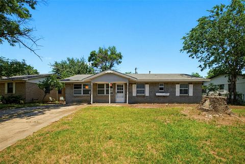 Photo of 361 N Shore Place, Lewisville, TX 75067 (MLS # 21271952)