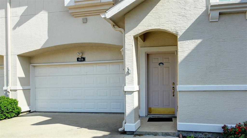 Chateaux Of Allen Twnhms The - Residential