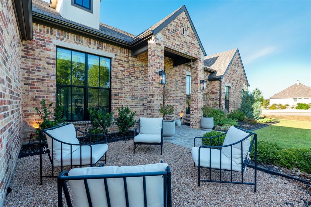 631 San Saba W