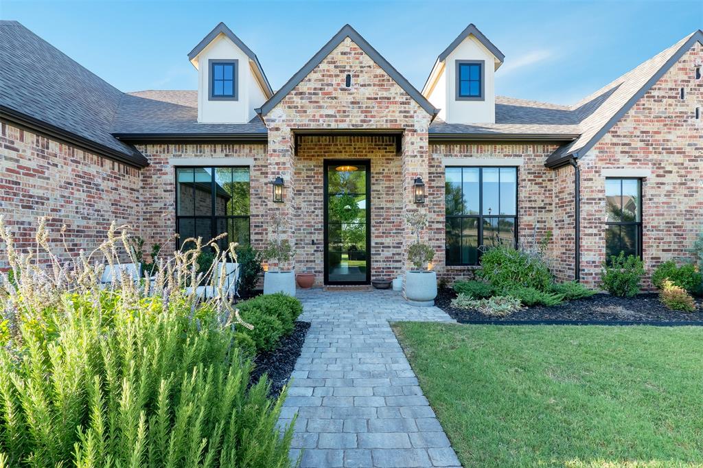 631 San Saba W