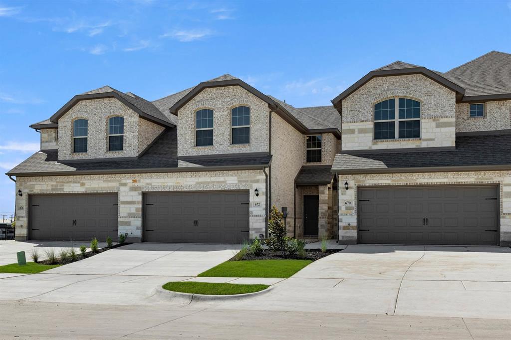 Photo 1 of 40 — 672 Sandiford, Mansfield, TX 76063