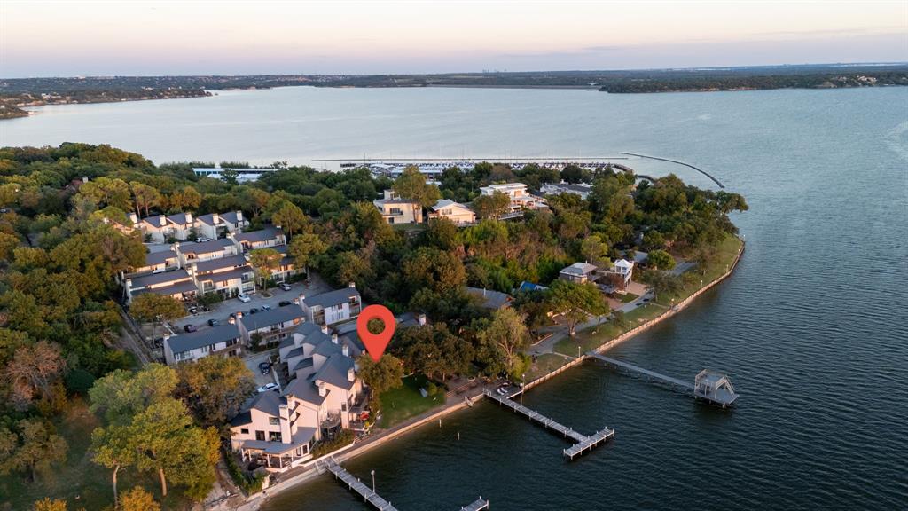 Chart House Condo The - Residential