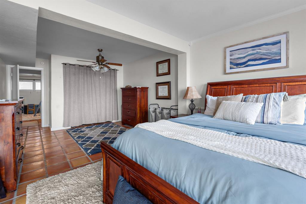 Chart House Condo The - Residential