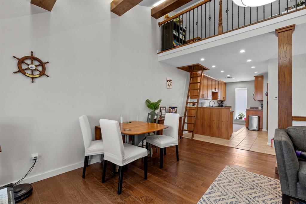 Chart House Condo The - Residential