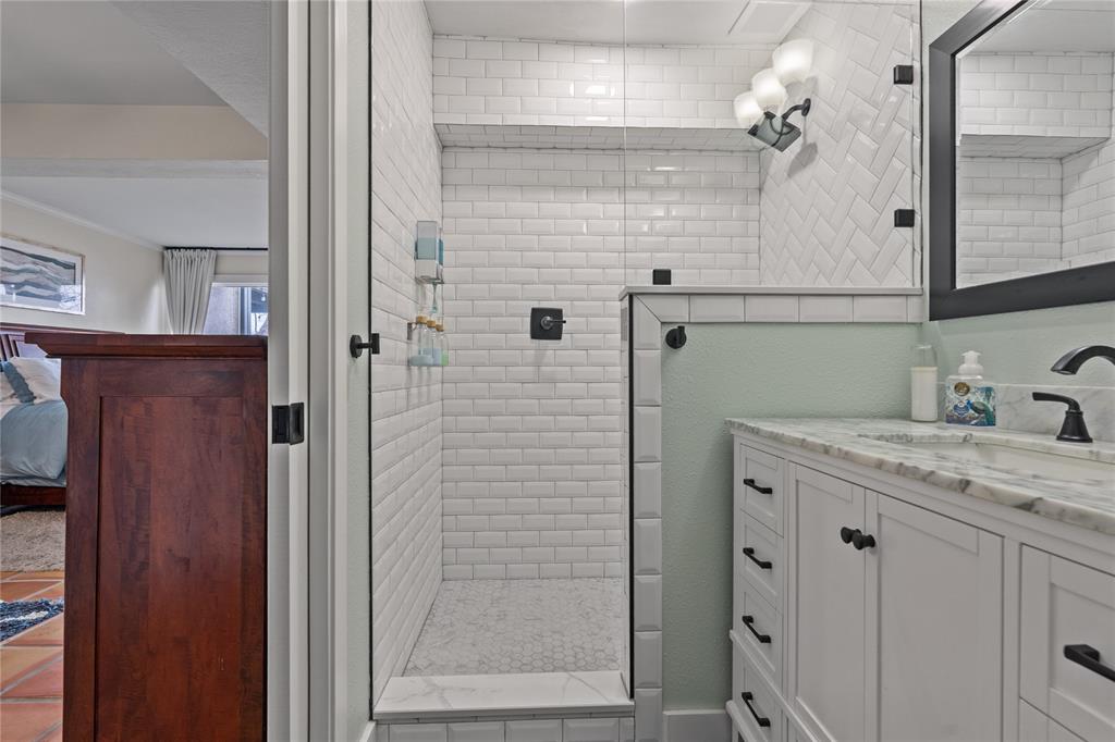 Chart House Condo The - Residential