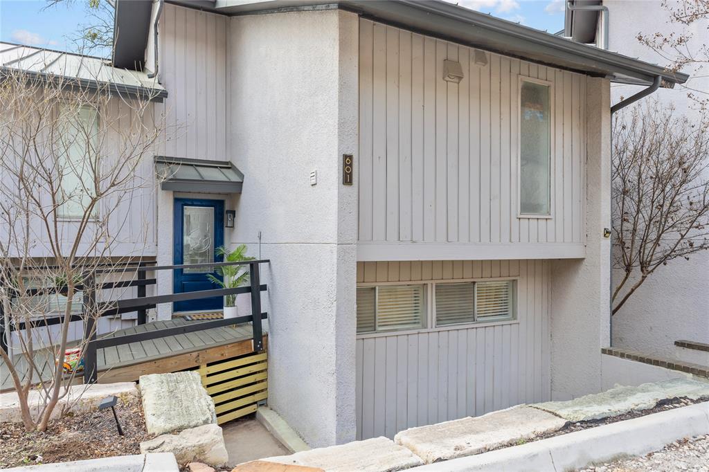 Chart House Condo The - Residential