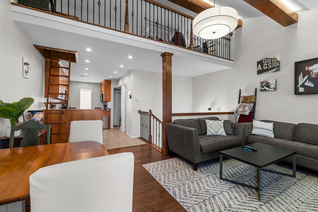 Chart House Condo The - Residential