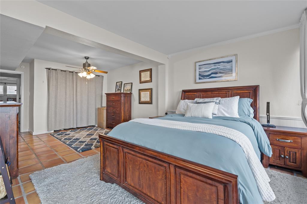 Chart House Condo The - Residential