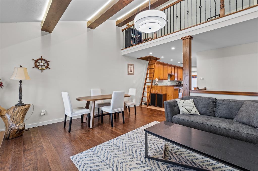 Chart House Condo The - Residential