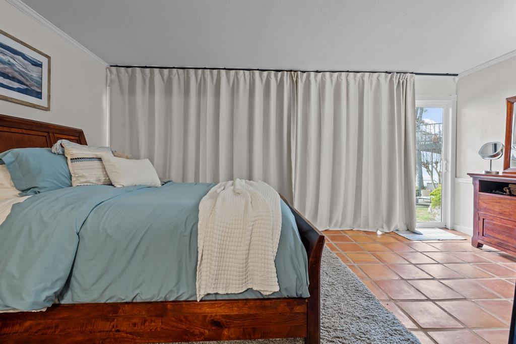 Chart House Condo The - Residential