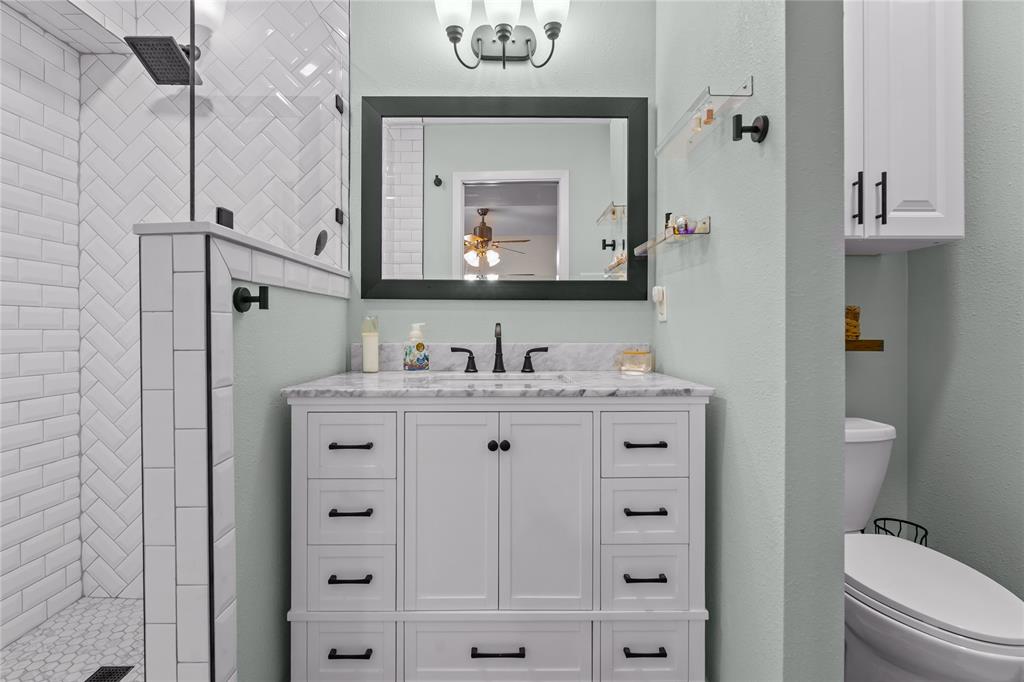 Chart House Condo The - Residential