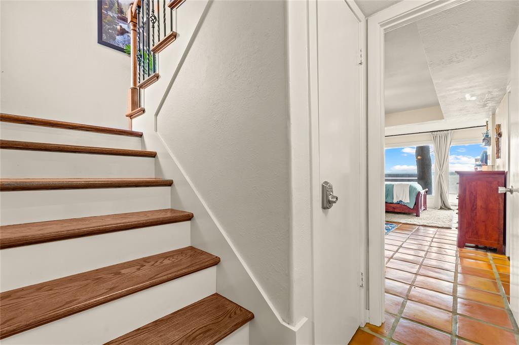 Chart House Condo The - Residential