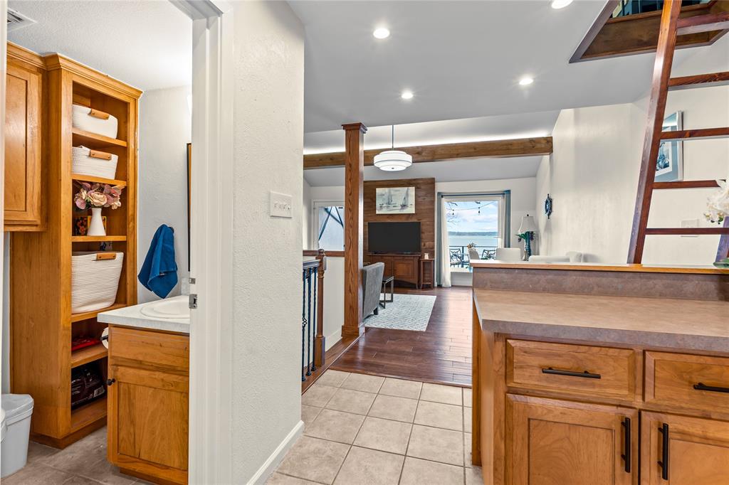 Chart House Condo The - Residential