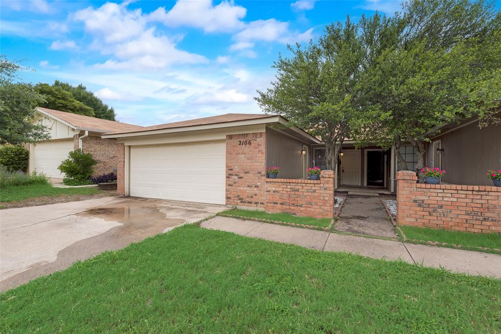 2106 Mistletoe Avenue