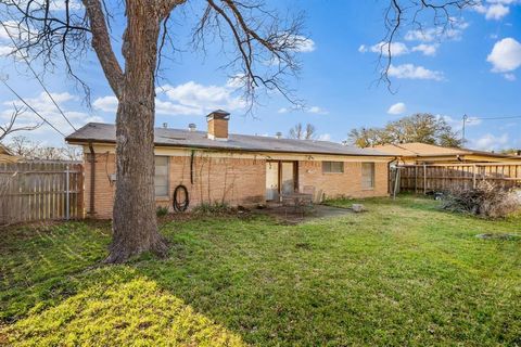 Tiny photo for 2828 Fairbrook Street, Irving, TX 75062 (MLS # 21196648)