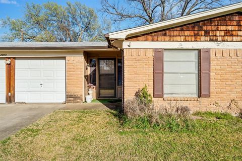 Tiny photo for 2828 Fairbrook Street, Irving, TX 75062 (MLS # 21196648)