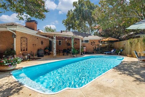 8493 Swift Avenue Dallas TX 75228