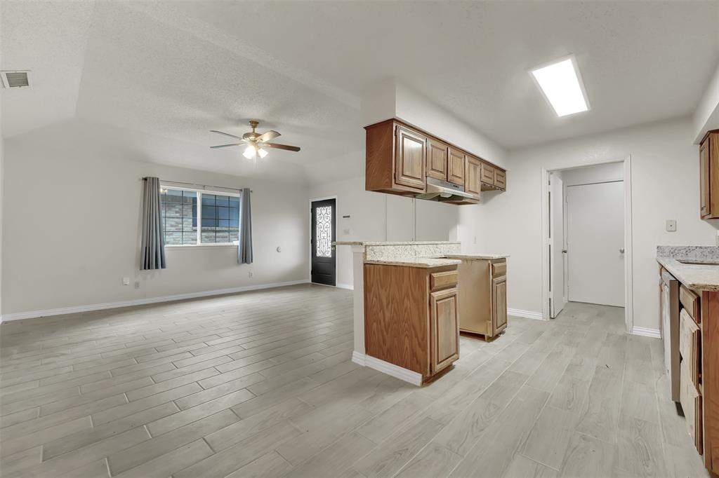 411 S Las Vegas Trail