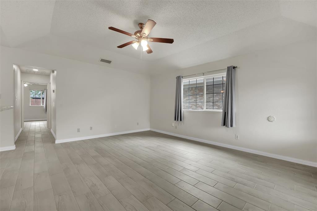 411 S Las Vegas Trail