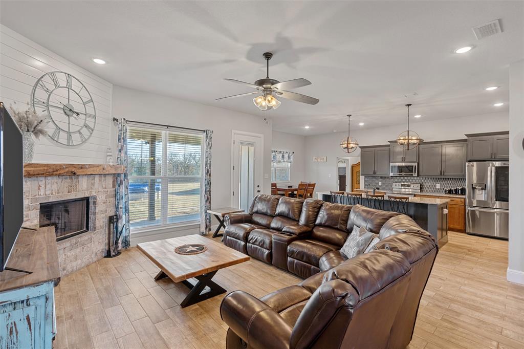 Woody Pointe - Residential